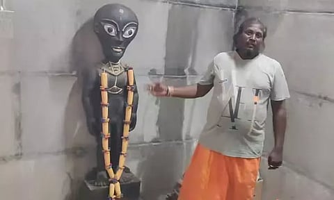சேலத்தில் ஏலியனுக்கு கோவில்
