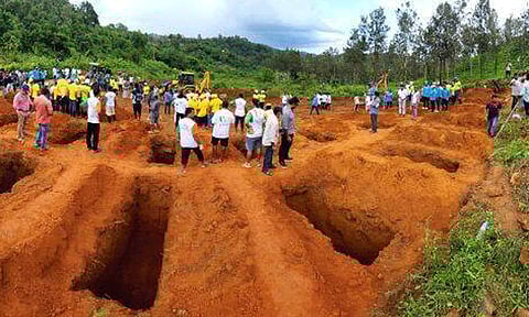 வயநாடு நிலச்சரிவு: உறவினர்களால் அடையாளம் காட்ட முடியாமல் போன உடல்கள்... இன்று அடக்கம்