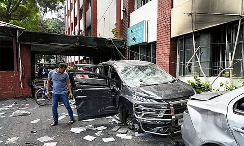 வங்காளதேச வன்முறை: 400 காவல் நிலையங்கள் சூறையாடல்; 50 போலீசார் பலி