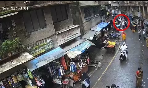 5-வது மாடியில் இருந்து விழுந்த நாய்... சிறுமியின் உயிரை பறித்தது