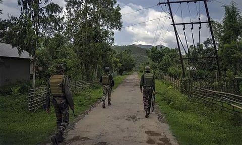 மணிப்பூர்: துப்பாக்கி சண்டையில் 3 பேர் பலி