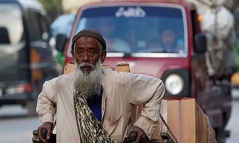 பாகிஸ்தானில் 74 சதவீதத்தினர் செலவுக்கு வழியின்றி தவிப்பு; ஆய்வில் தகவல்