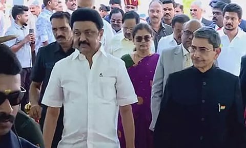 கவர்னர் தேநீர் விருந்து: முதல்-அமைச்சர் மு.க.ஸ்டாலின் பங்கேற்பு