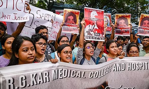 பெண் டாக்டர் பலாத்கார வழக்கு; நாடு முழுவதும் 24 மணிநேரம் மருத்துவ சேவைகள் ரத்து அறிவிப்பு