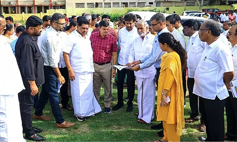 ரூ.53.50 கோடி மதிப்பீட்டில் கட்டப்படவுள்ள கொளத்தூர் வண்ண மீன்கள் சந்தை: அமைச்சர்கள் ஆய்வு