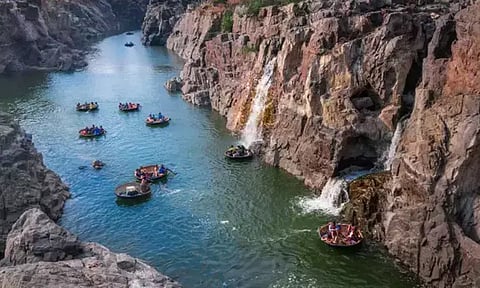 ஒகேனக்கல் அருவியில் பரிசல் இயக்க தடை