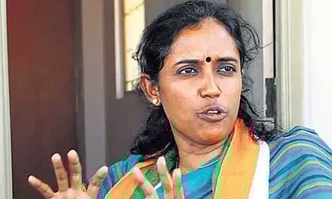 பெண் காவலர்கள் மீதான தாக்குதலை ஒடுக்க வேண்டும் - காங். எம்.பி. ஜோதிமணி