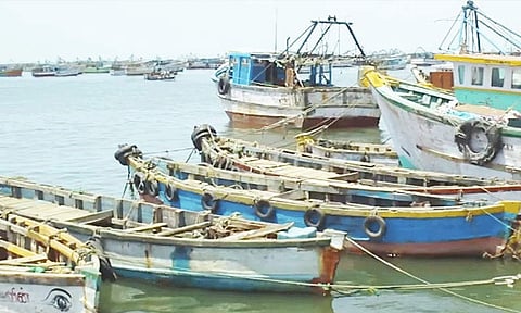 கடல் சீற்றம்.. நாகை மீனவர்கள் 2-வது நாளாக கடலுக்கு செல்லவில்லை