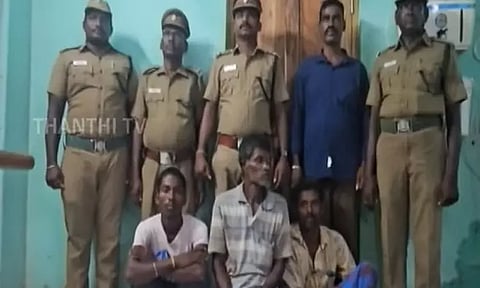 திருவள்ளூரில் சந்தன மரங்களை வெட்டி ஆந்திராவுக்கு கடத்த முயற்சி - 3 பேர் கைது