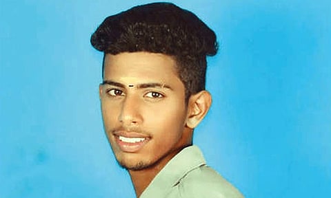 நாமக்கல்லில் பிளஸ்-1 மாணவர் அடித்துக்கொலை: மாவட்ட கல்வி அலுவலர் விசாரணை