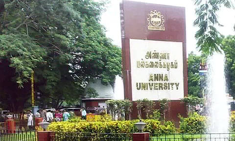 போலி பேராசிரியர்கள் விவகாரம்: 900 பேராசிரியர்களுக்கு வாழ்நாள் தடை