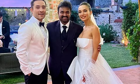 இரு இதயங்கள் ஒன்றிணைந்த தருணம்: எமி ஜாக்சன் - எட் வெஸ்ட்விக் மணமக்களை வாழ்த்திய இயக்குநர் விஜய்