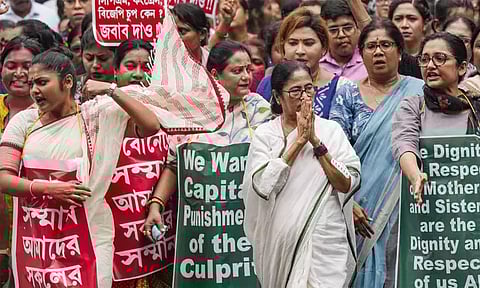 பயிற்சி பெண் டாக்டருக்கு நீதி கேட்டு நாளை மீண்டும் பேரணி - மம்தா பானர்ஜி திட்டம்