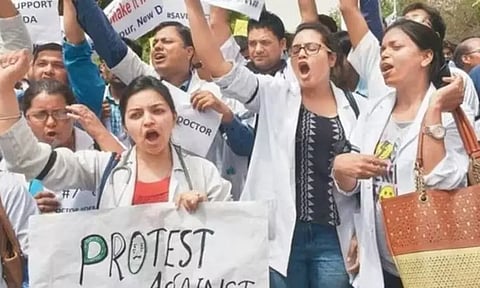 மம்தாவின் வேண்டுகோளை நிராகரித்த ஜூனியர் டாக்டர்கள் : கோரிக்கைகள் நிறைவேறும் வரை போராட்டம் தொடரும் என அறிவிப்பு