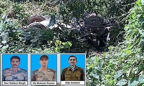 ராணுவ வாகனம் பள்ளத்தாக்கில் கவிழ்ந்து விபத்து: 3 வீரர்கள் பலி