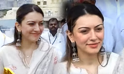 திருப்பதி கோவிலில் தாயுடன் சாமி தரிசனம் செய்த நடிகை ஹன்சிகா