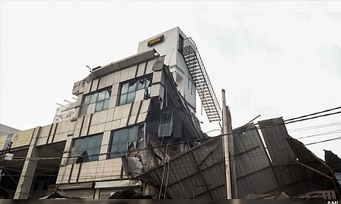 உத்தரபிரதேசத்தில் கட்டிடம் இடிந்து விழுந்து விபத்து - 5 பேர் பலி