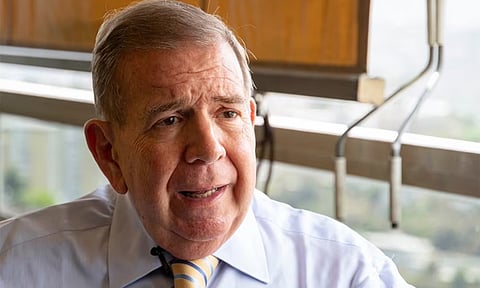 எதிர்க்கட்சியின் முன்னாள் அதிபர் வேட்பாளர் நாட்டைவிட்டு வெளியேறினார்- வெனிசூலாவில் பரபரப்பு