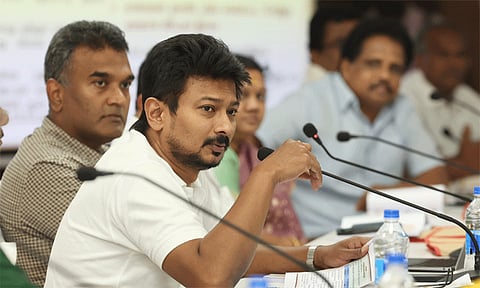 அமைச்சர் உதயநிதி ஸ்டாலின் தலைமையில் அரசுத் திட்டங்களின் நிலை குறித்த ஆய்வுக் கூட்டம்