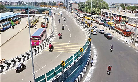 கோவை உக்கடம் மேம்பாலம் முழுமையாக பயன்பாட்டுக்கு வந்தது: வாகன ஓட்டிகள் மகிழ்ச்சி
