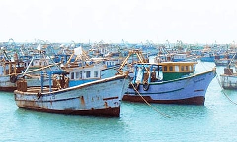 இலங்கை கடற்படையினர் தாக்குதல்: நாகை மீனவர்கள் வேலை நிறுத்தம்