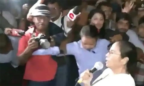 பயிற்சி டாக்டர்களை சந்திக்க போராடும் இடத்திற்கே சென்றார் மம்தா பானர்ஜி