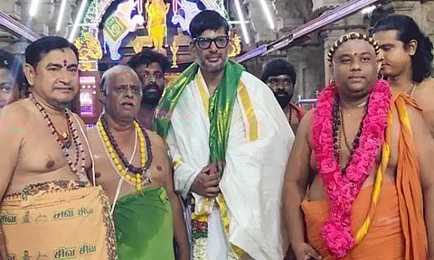 திருச்செந்தூர் சுப்பிரமணிய சுவாமி கோவிலில் நடிகர் விஷால் சாமி தரிசனம்