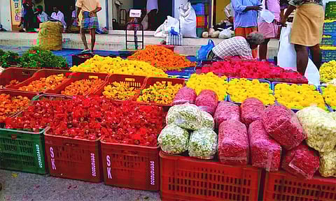 ஓணம் பண்டிகை: தோவாளை சந்தையில் 150 டன் பூக்கள் விற்பனை