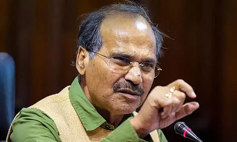 போராடும் டாக்டர்களை ஏமாற்ற பார்க்கிறார்; மம்தா பானர்ஜியை சாடிய காங்கிரஸ் தலைவர்