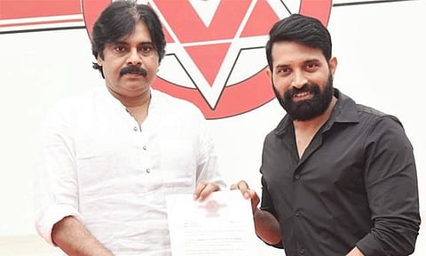 பாலியல் புகார் எதிரொலி: ஜனசேனா கட்சியில் இருந்து ஜானி மாஸ்டர் நீக்கம்