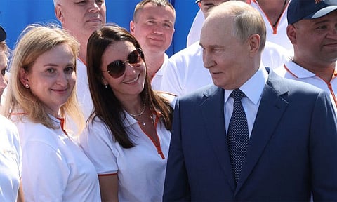 நேரம் கிடைக்கும் போதெல்லாம் காதல் செய்யுங்கள்- ரஷியர்களுக்கு அதிபர் புதின் வேண்டுகோள்