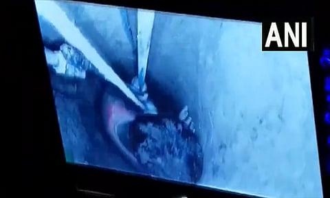 ராஜஸ்தானில் ஆழ்துளை கிணற்றில் விழுந்த இரண்டரை வயது குழந்தை மீட்பு