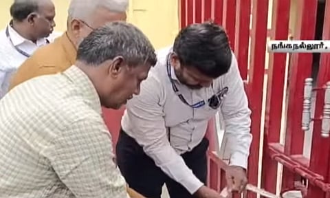 ரூ.60 லட்சம் சொத்து வரி பாக்கி: சென்னை அருகே 2 தியேட்டர்களுக்கு சீல்