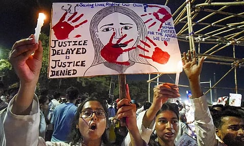 கொல்கத்தா பெண் டாக்டர் கொலை: 42 நாட்களுக்கு பிறகு பணிக்கு திரும்பிய ஜூனியர் டாக்டர்கள்