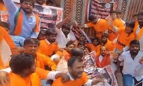 ஜெகன்மோகன் ரெட்டி வீட்டை முற்றுகையிட்ட பா.ஜ.க.வினர் கைது