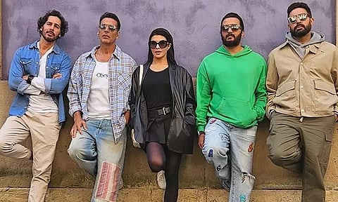 'Housebull 5': Akshay Kumar with co-stars - photo going viral