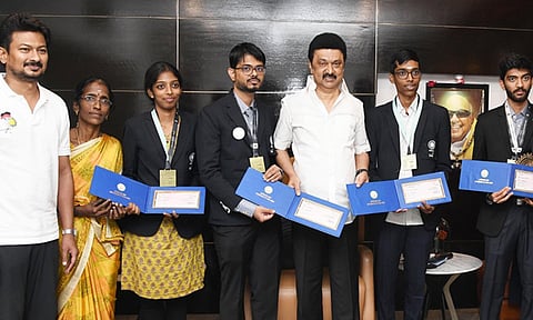 செஸ் ஒலிம்பியாட்டில் தங்கம் வென்ற வீரர், வீராங்கனைகளுக்கு ஊக்கத்தொகை: முதல்-அமைச்சர் வழங்கினார்