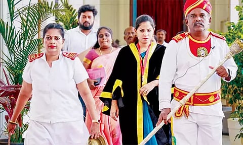 'லிப்ஸ்டிக்' போட்டதால் தபேதார் இடமாற்றம்? - மேயர் அலுவலகம் விளக்கம்