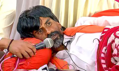 மராத்தா இடஒதுக்கீடு போராட்டம்: 9 நாட்களுக்கு பிறகு உண்ணாவிரதத்தை முடித்துக்கொண்டார் ஜரங்கே