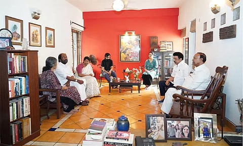 சீதாராம் யெச்சூரி இல்லத்திற்கு நேரில் சென்று குடும்பத்தினருக்கு முதல்-அமைச்சர் மு.க.ஸ்டாலின் ஆறுதல்