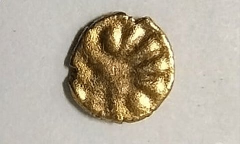 வெம்பக்கோட்டை அகழாய்வில் தங்க நாணயம் கண்டெடுப்பு