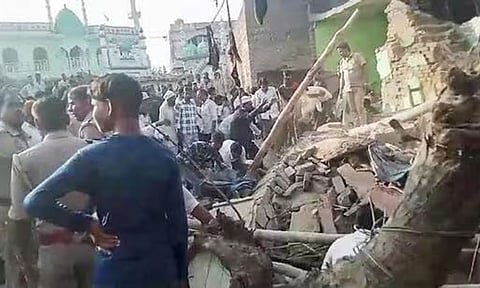 உத்தரபிரதேசம்: பட்டாசு ஆலையில் வெடி விபத்து - 3 பேர் பலி