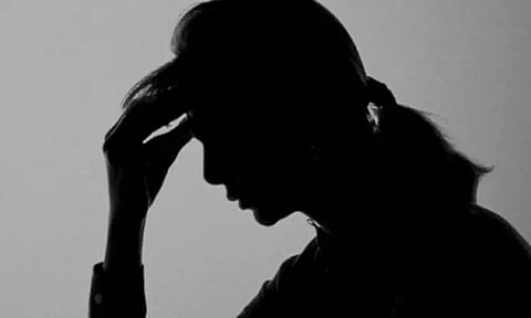 சேலம்: சாலையோரம் மதுபோதையில் மயங்கி கிடந்த பிளஸ்-1 மாணவி