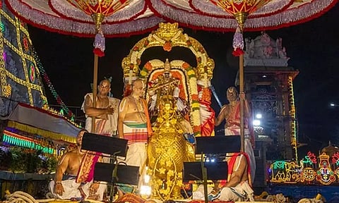 திருப்பதி பிரம்மோற்சவ விழா: சிறிய சேஷ, ஹம்ச வாகனங்களில் மலையப்பசாமி வீதிஉலா