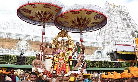 திருப்பதி பிரம்மோற்சவம்.. ஹனுமந்த வாகனத்தில் கோதண்ட ராமராக எழுந்தருளிய மலையப்ப சுவாமி