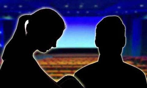 10-ம் வகுப்பு மாணவியை தியேட்டருக்கு அழைத்து சென்று பாலியல் தொல்லை கொடுத்த தொழிலாளி