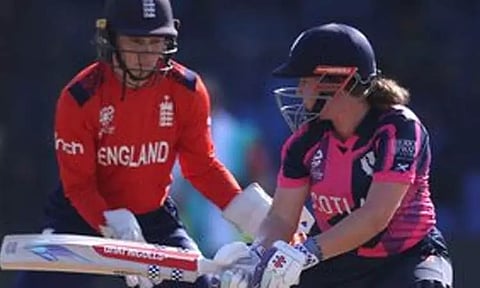 பெண்கள் டி20 உலகக் கோப்பை - இங்கிலாந்து அணிக்கு 110 ரன்கள் இலக்கு நிர்ணயித்தது ஸ்காட்லாந்து