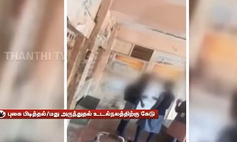 பஸ் நிலையத்தில் பள்ளி மாணவிகள் புகை பிடித்த அதிர்ச்சி காட்சி