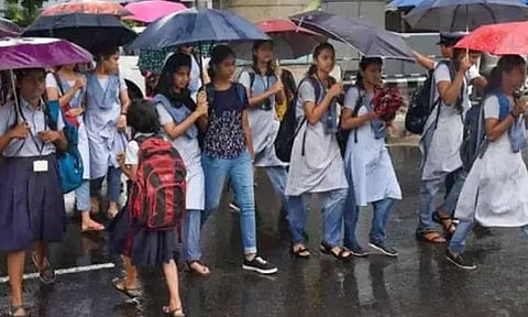 ஈரோட்டில் பள்ளிகளுக்கு மட்டும் இன்று விடுமுறை