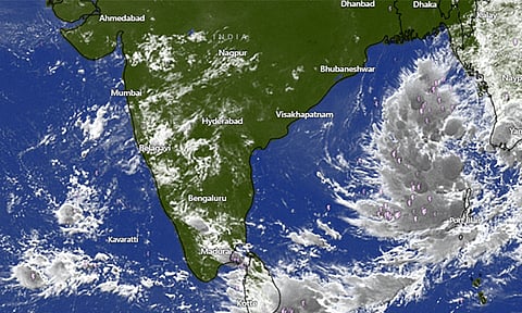 வங்கக்கடலில் உருவான காற்றழுத்த தாழ்வு பகுதி தாழ்வு மண்டலமாக வலுப்பெற்றது